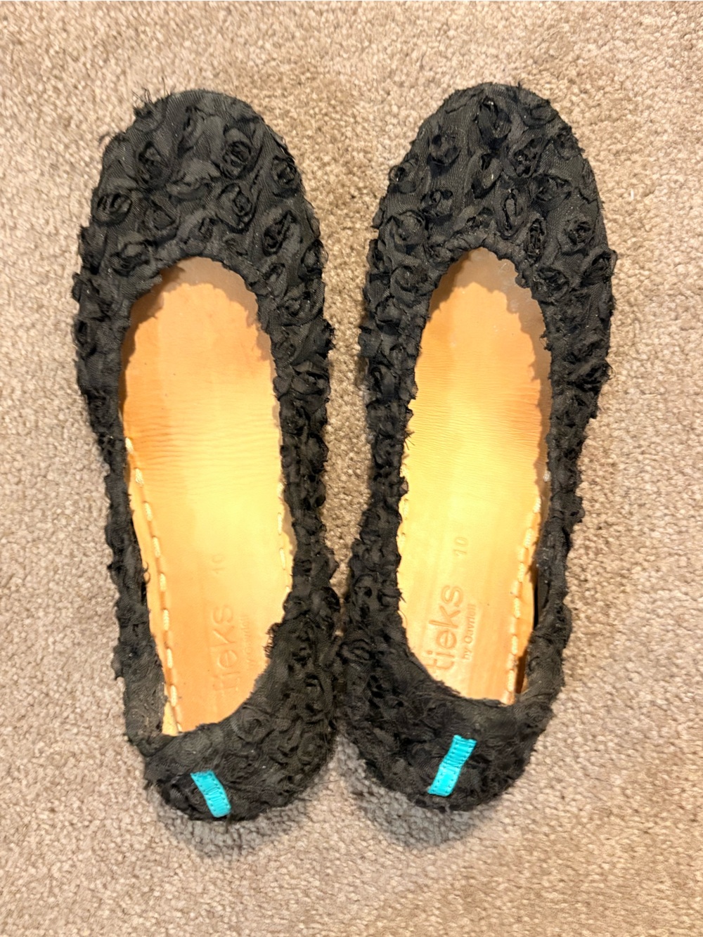 Tieks Black Rose (Limited Release) comes with box, Topper, and bags.